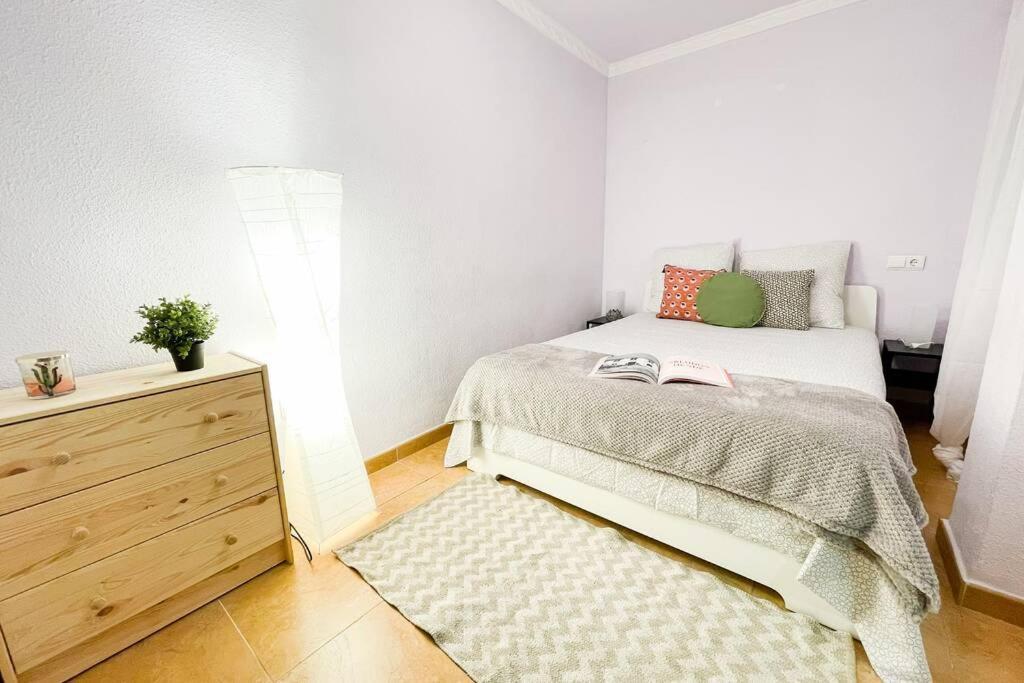 Coqueto Y Amplio Apartamento A 15 Min De La Playa Alicante Bagian luar foto