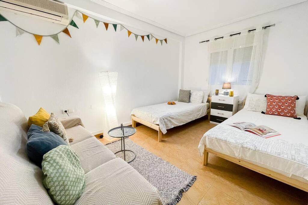 Coqueto Y Amplio Apartamento A 15 Min De La Playa Alicante Bagian luar foto