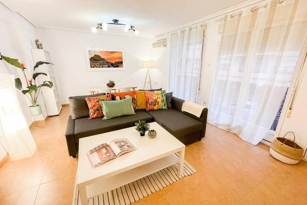 Coqueto Y Amplio Apartamento A 15 Min De La Playa Alicante Bagian luar foto